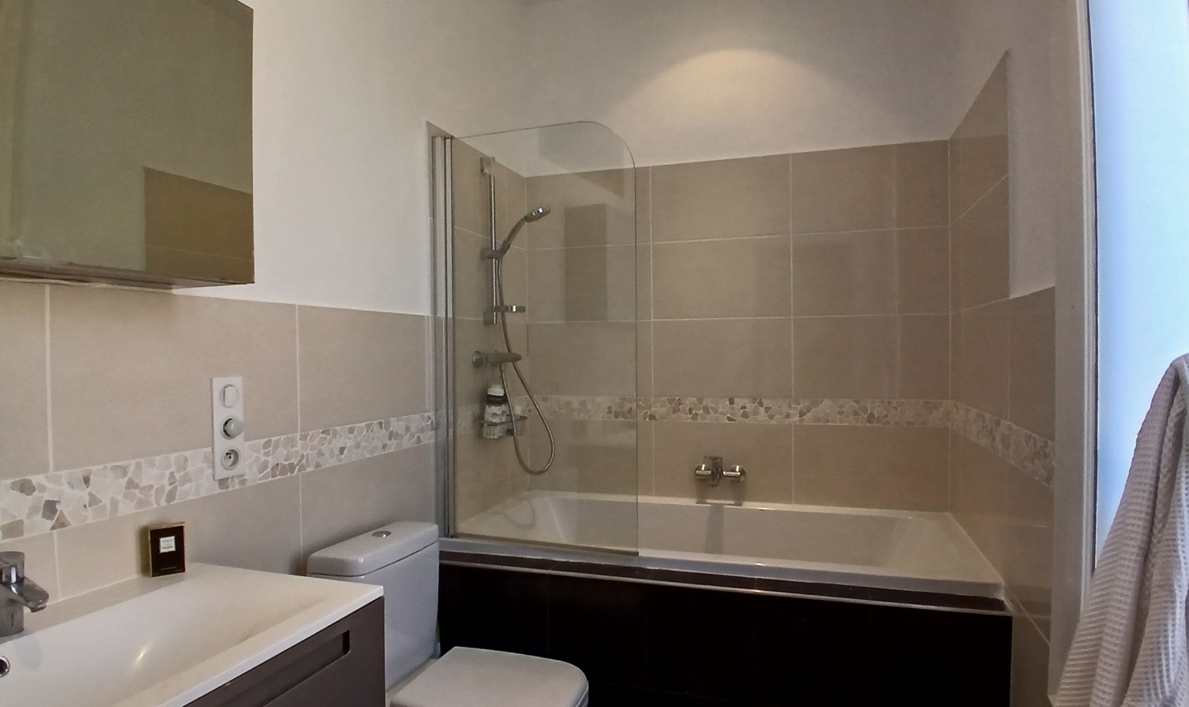 7-bedroom Detached House In Lamalou Les Bains, France (261 M²)