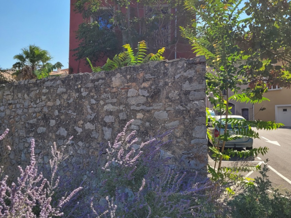 5-bedroom House In Leucate, France (235 M²)