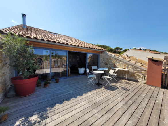 5-bedroom House In Leucate, France (235 M²)