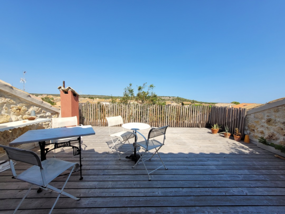 5-bedroom House In Leucate, France (235 M²)