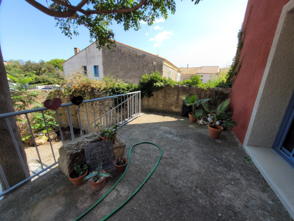 5-bedroom House In Leucate, France (235 M²)
