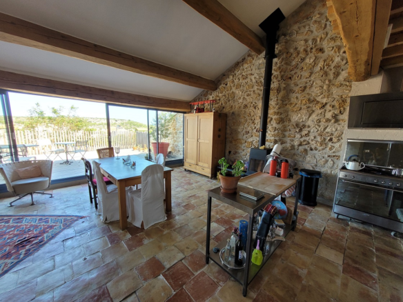 5-bedroom House In Leucate, France (235 M²)