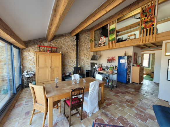 5-bedroom House In Leucate, France (235 M²)