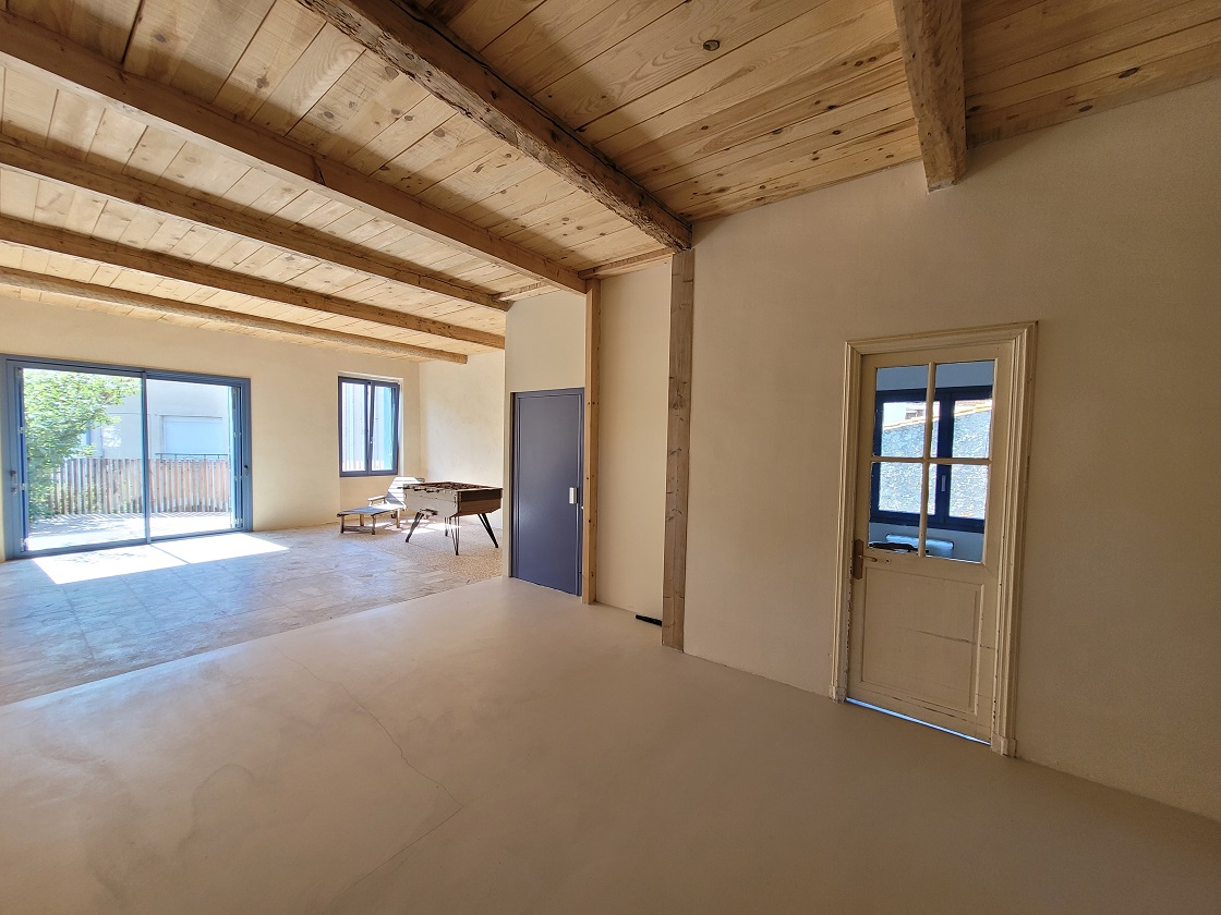 5-bedroom House In Leucate, France (235 M²)