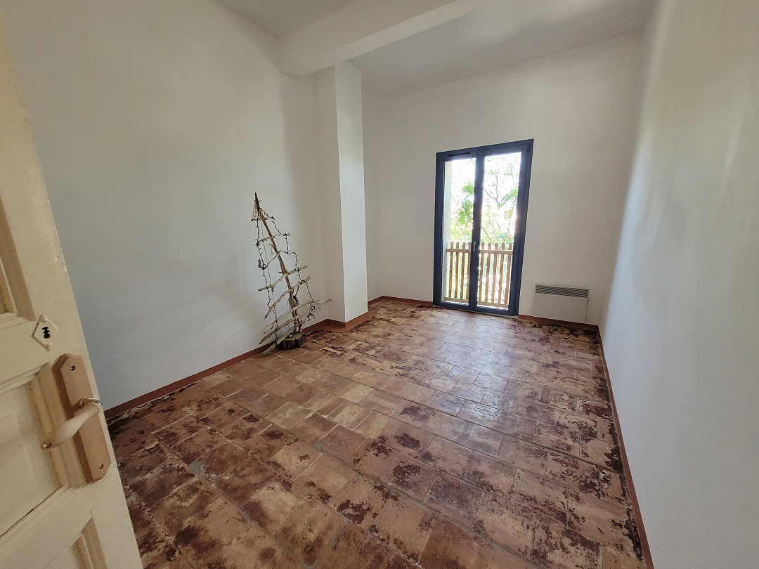 5-bedroom House In Leucate, France (235 M²)