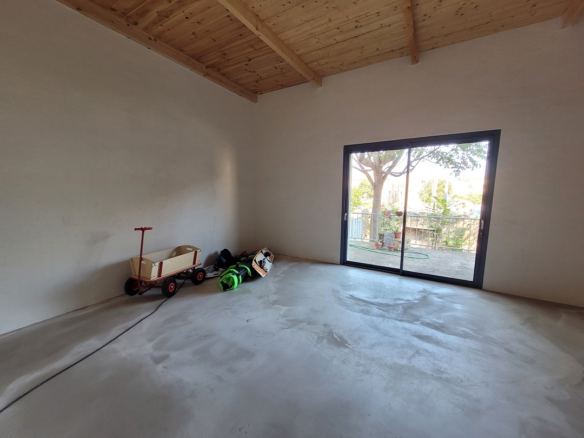 5-bedroom House In Leucate, France (235 M²)