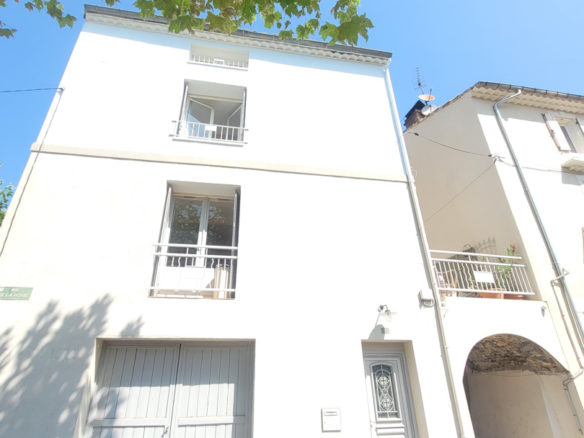 3-bedroom House In Laurens, France (95 M²)
