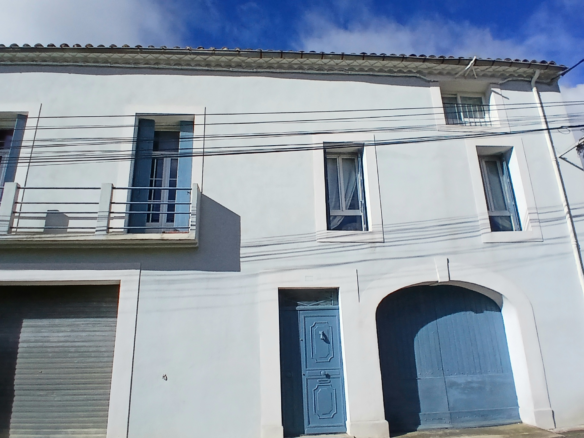 5-bedroom House In Autignac, France (141 M²)
