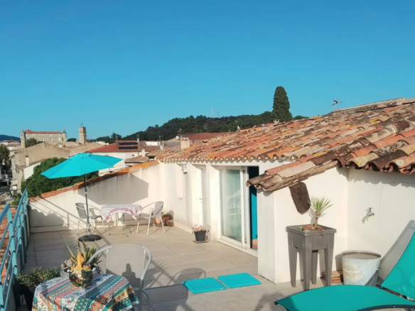 5-bedroom House In Autignac, France (141 M²)