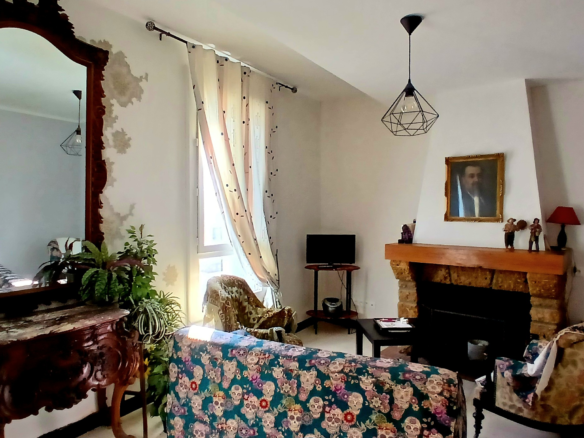 5-bedroom House In Autignac, France (141 M²)