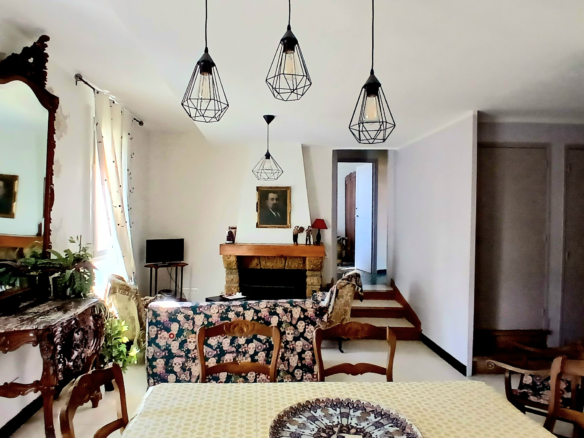 5-bedroom House In Autignac, France (141 M²)