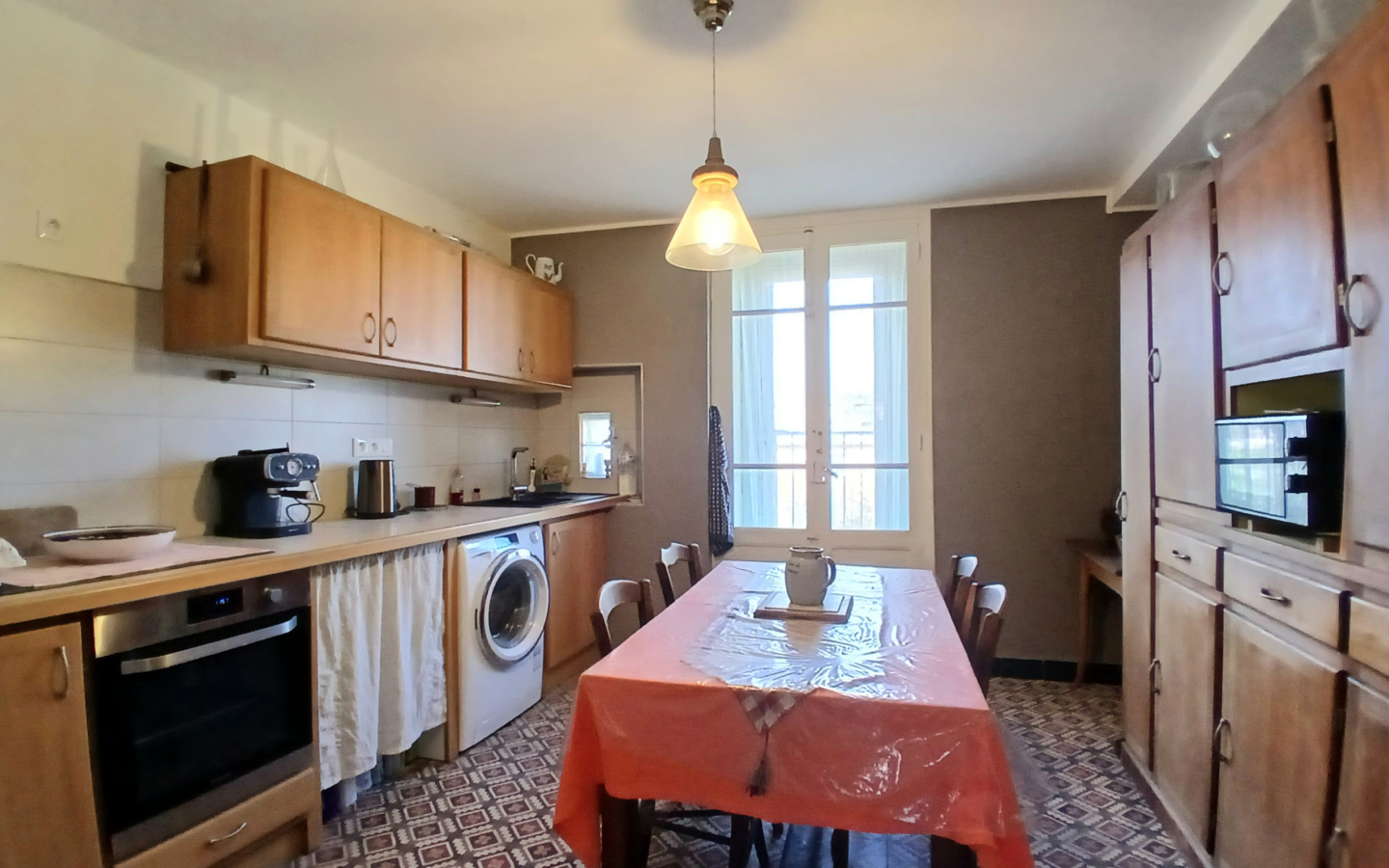 5-bedroom House In Autignac, France (141 M²)