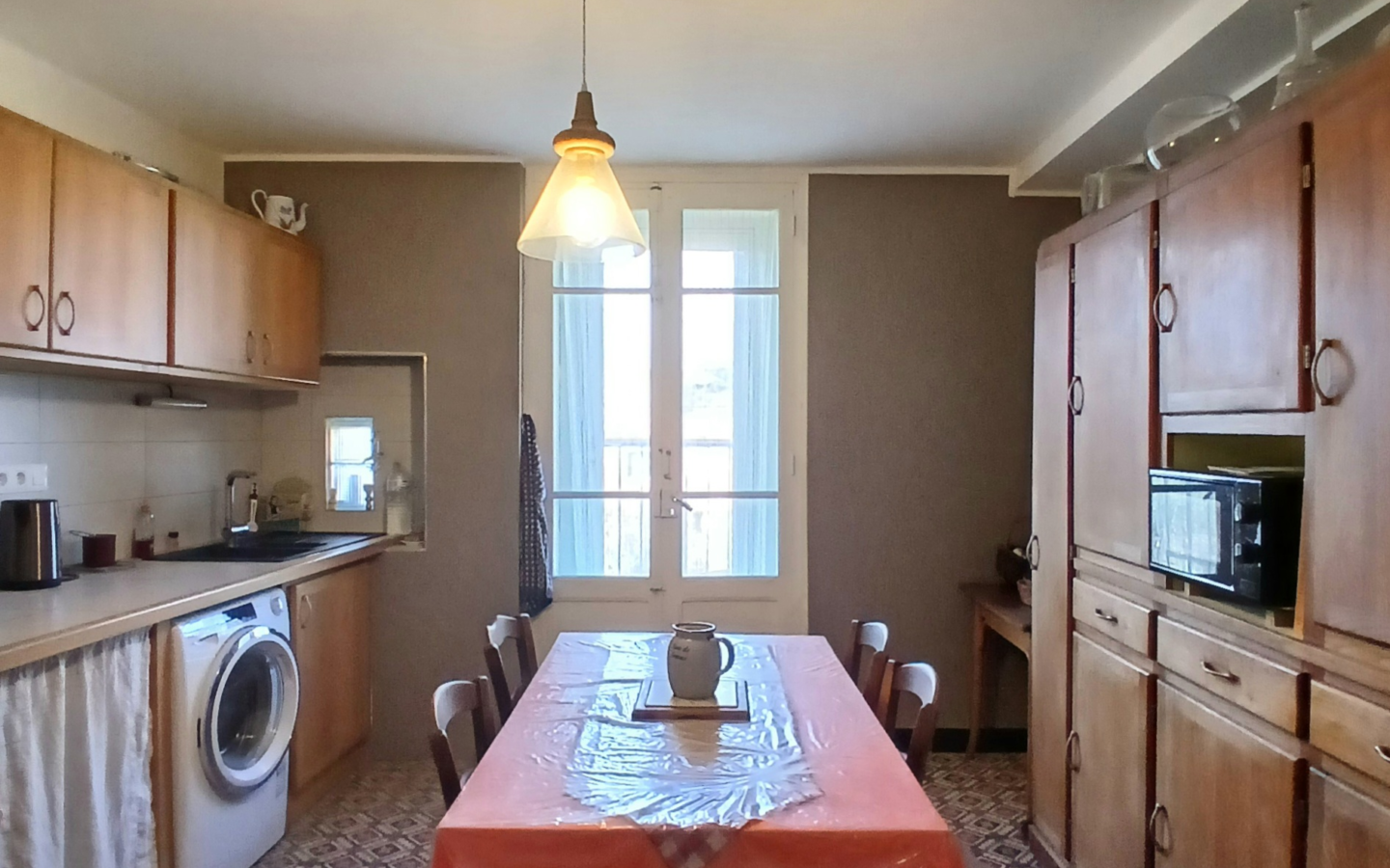 5-bedroom House In Autignac, France (141 M²)