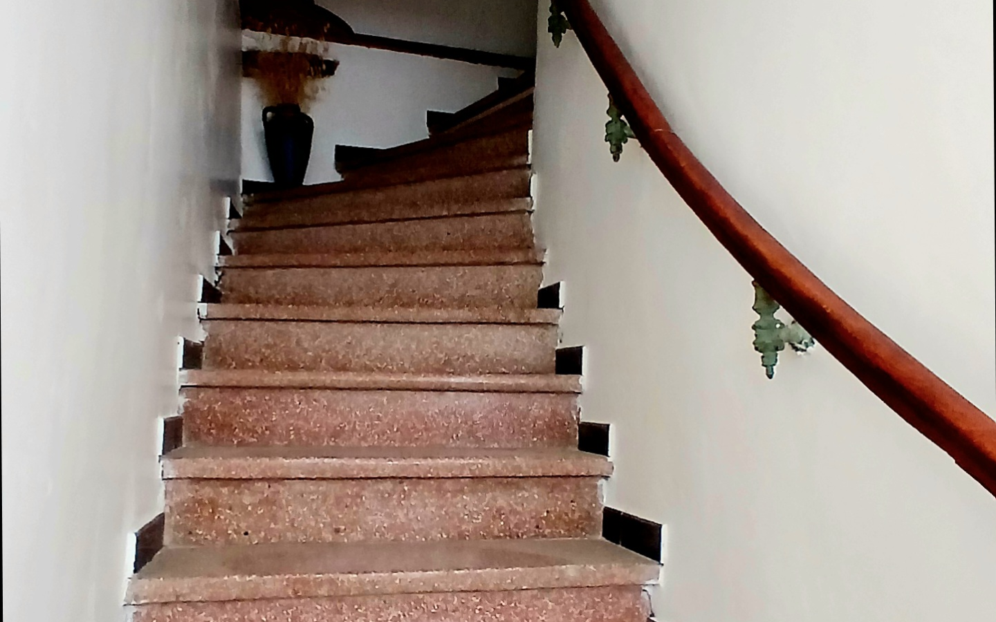 5-bedroom House In Autignac, France (141 M²)