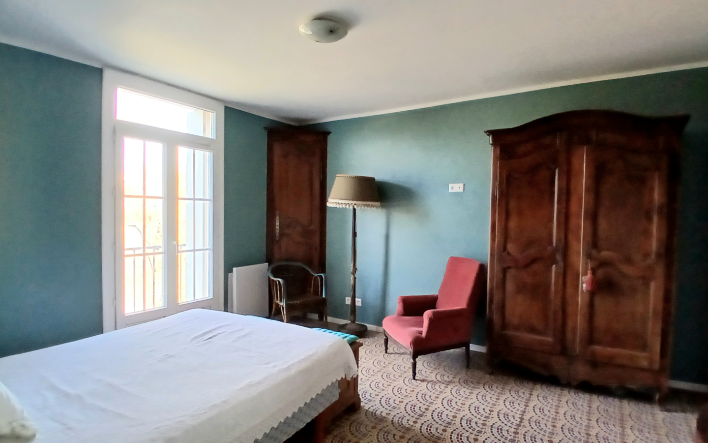 5-bedroom House In Autignac, France (141 M²)