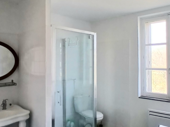 5-bedroom House In Autignac, France (141 M²)