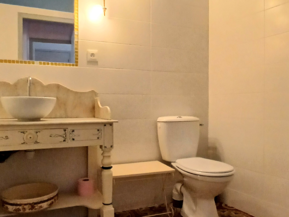 5-bedroom House In Autignac, France (141 M²)