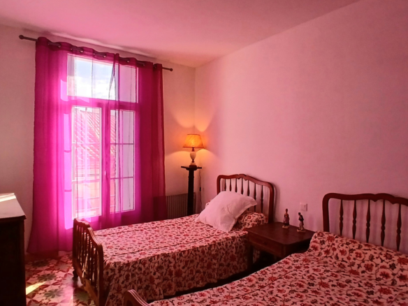 5-bedroom House In Autignac, France (141 M²)