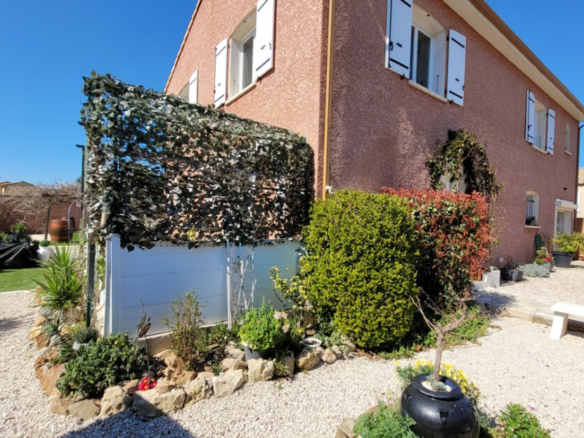 5-bedroom Detached House In Autignac, France (168 M²)