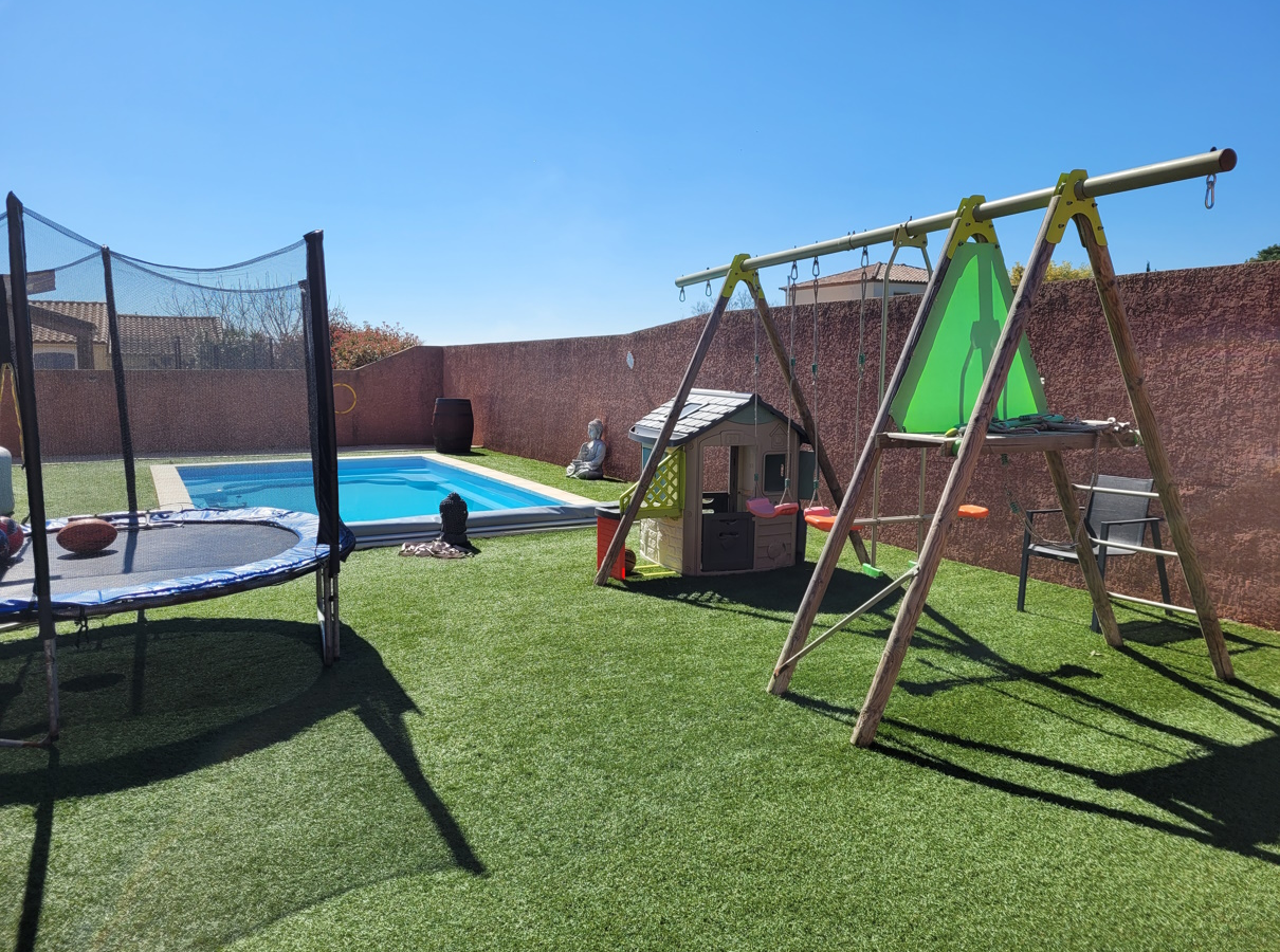 5-bedroom Detached House In Autignac, France (168 M²)