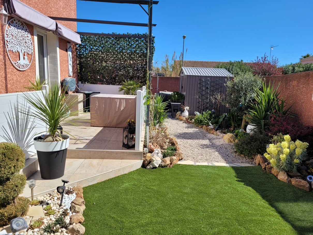 5-bedroom Detached House In Autignac, France (168 M²)