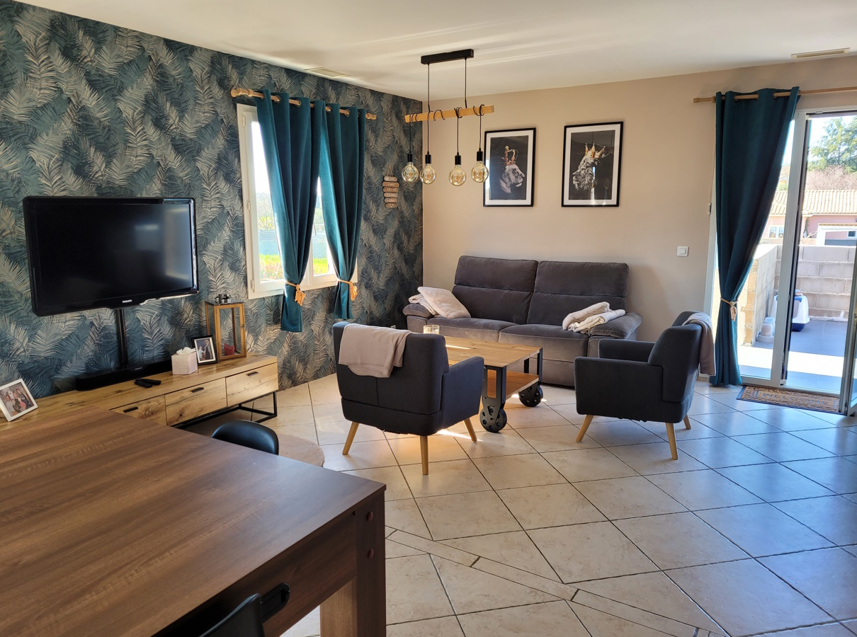 5-bedroom Detached House In Autignac, France (168 M²)