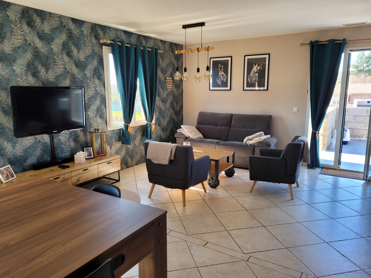 5-bedroom Detached House In Autignac, France (168 M²)