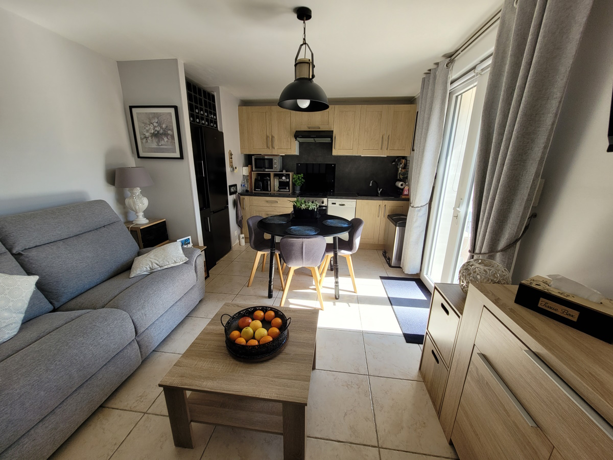 5-bedroom Detached House In Autignac, France (168 M²)