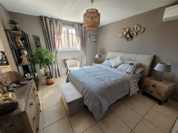 5-bedroom Detached House In Autignac, France (168 M²)