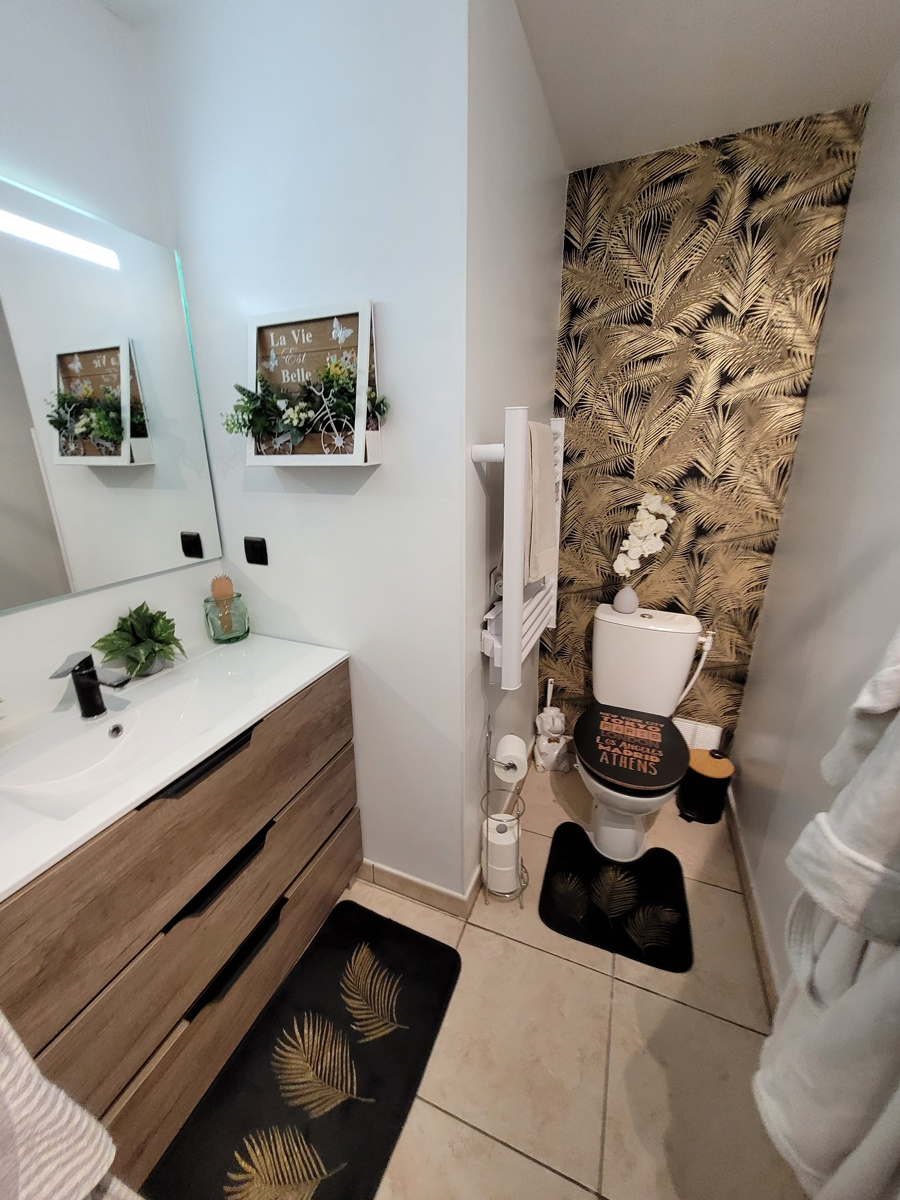 5-bedroom Detached House In Autignac, France (168 M²)