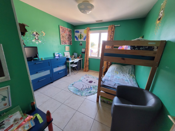5-bedroom Detached House In Autignac, France (168 M²)