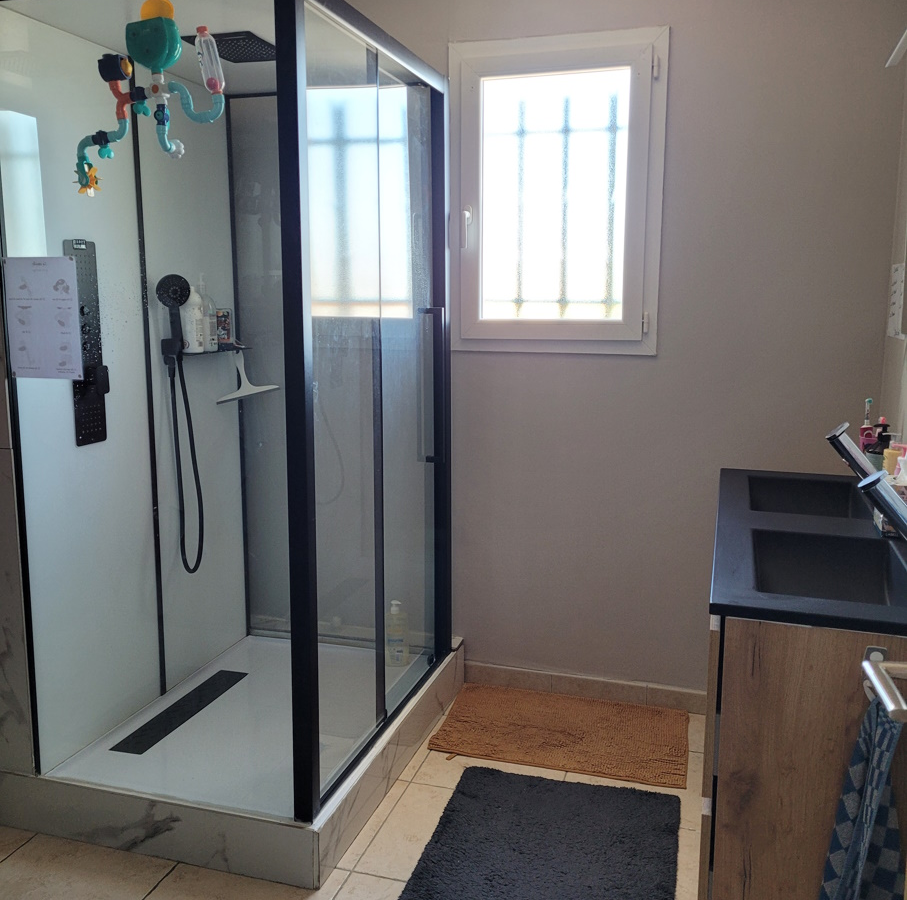5-bedroom Detached House In Autignac, France (168 M²)