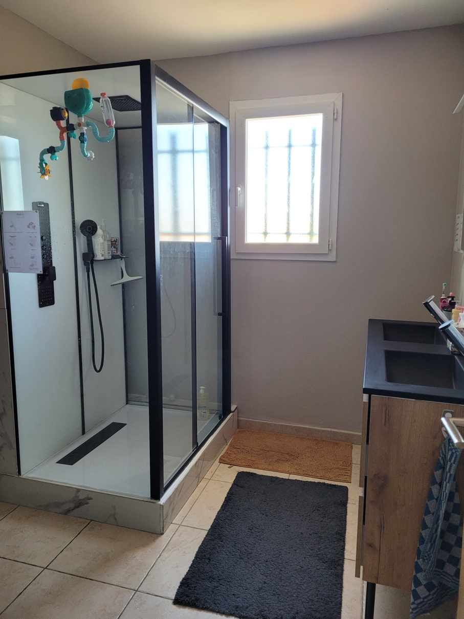 5-bedroom Detached House In Autignac, France (168 M²)