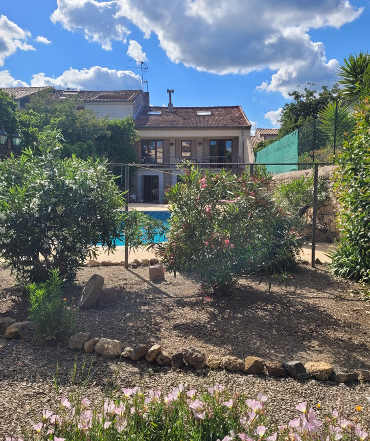 7-bedroom House In Saint Genies De Fontedit, France (250 M²)