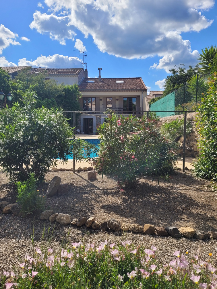 7-bedroom House In Saint Genies De Fontedit, France (250 M²)