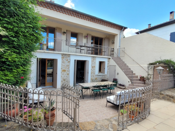 7-bedroom House In Saint Genies De Fontedit, France (250 M²)