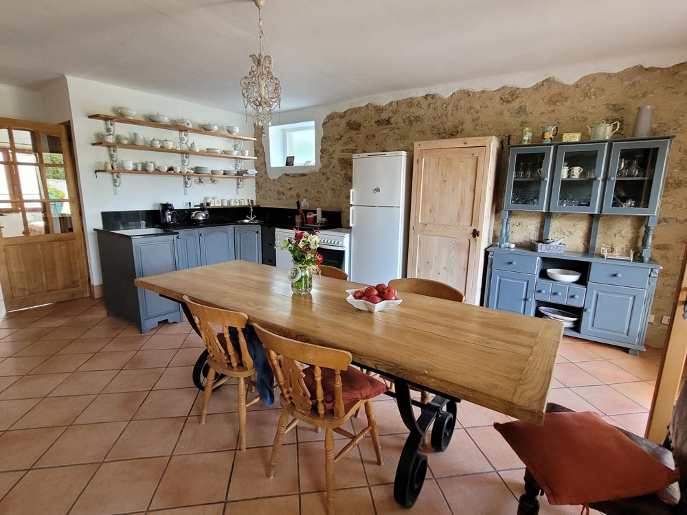 7-bedroom House In Saint Genies De Fontedit, France (250 M²)