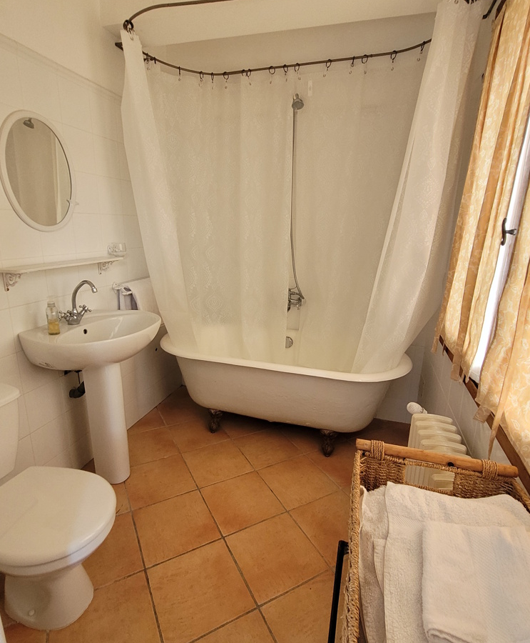 7-bedroom House In Saint Genies De Fontedit, France (250 M²)