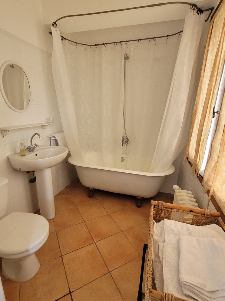 7-bedroom House In Saint Genies De Fontedit, France (250 M²)
