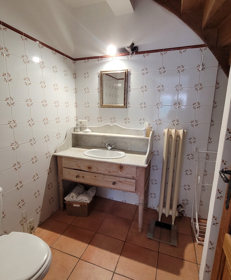 7-bedroom House In Saint Genies De Fontedit, France (250 M²)