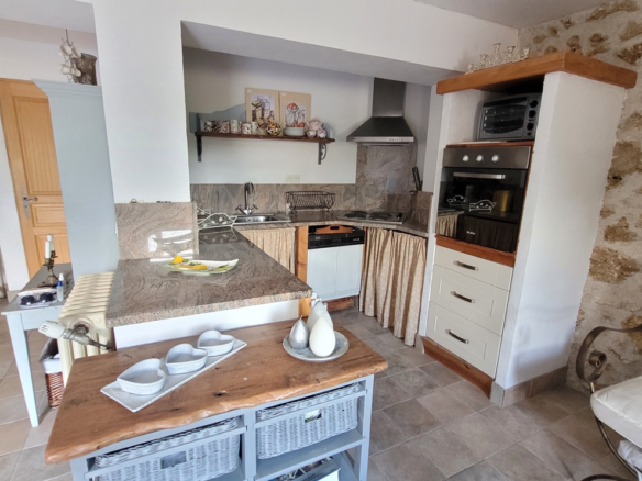 7-bedroom House In Saint Genies De Fontedit, France (250 M²)