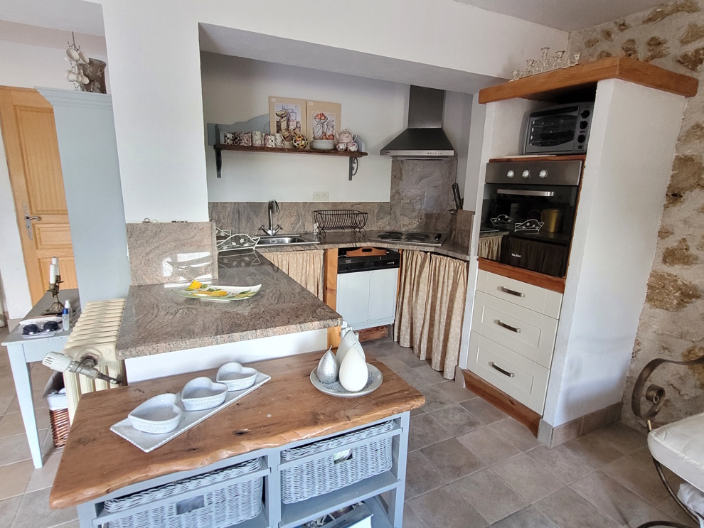 7-bedroom House In Saint Genies De Fontedit, France (250 M²)