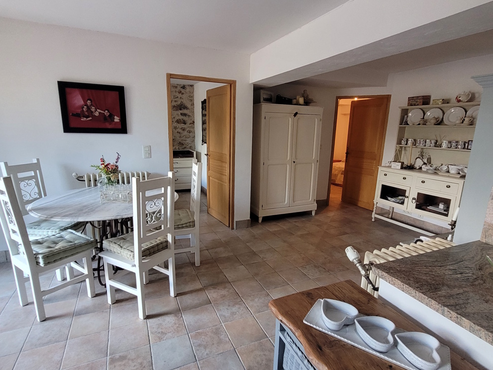 7-bedroom House In Saint Genies De Fontedit, France (250 M²)