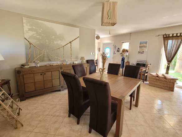 4-bedroom Detached House In Saint Genies De Fontedit, France (130 M²)