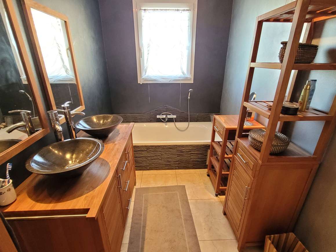 4-bedroom Detached House In Saint Genies De Fontedit, France (130 M²)