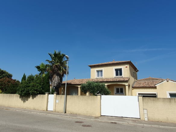 4-bedroom Detached House In Saint Genies De Fontedit, France (130 M²)