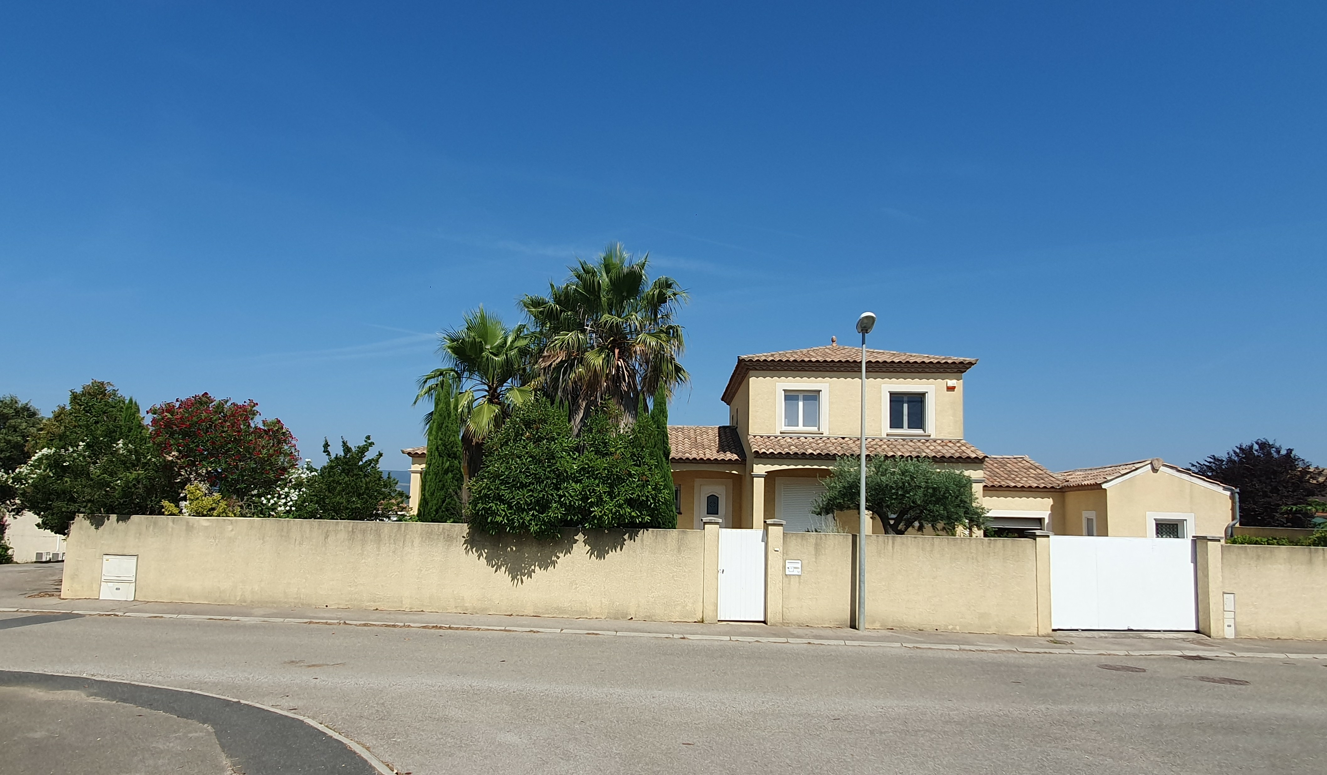4-bedroom Detached House In Saint Genies De Fontedit, France (130 M²)