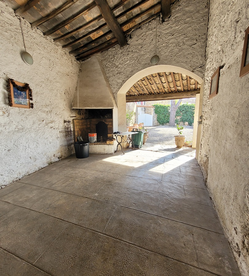 5-bedroom Detached House In Laurens, France (243 M²)