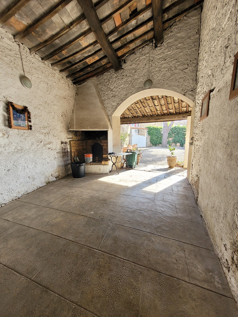 5-bedroom Detached House In Laurens, France (243 M²)
