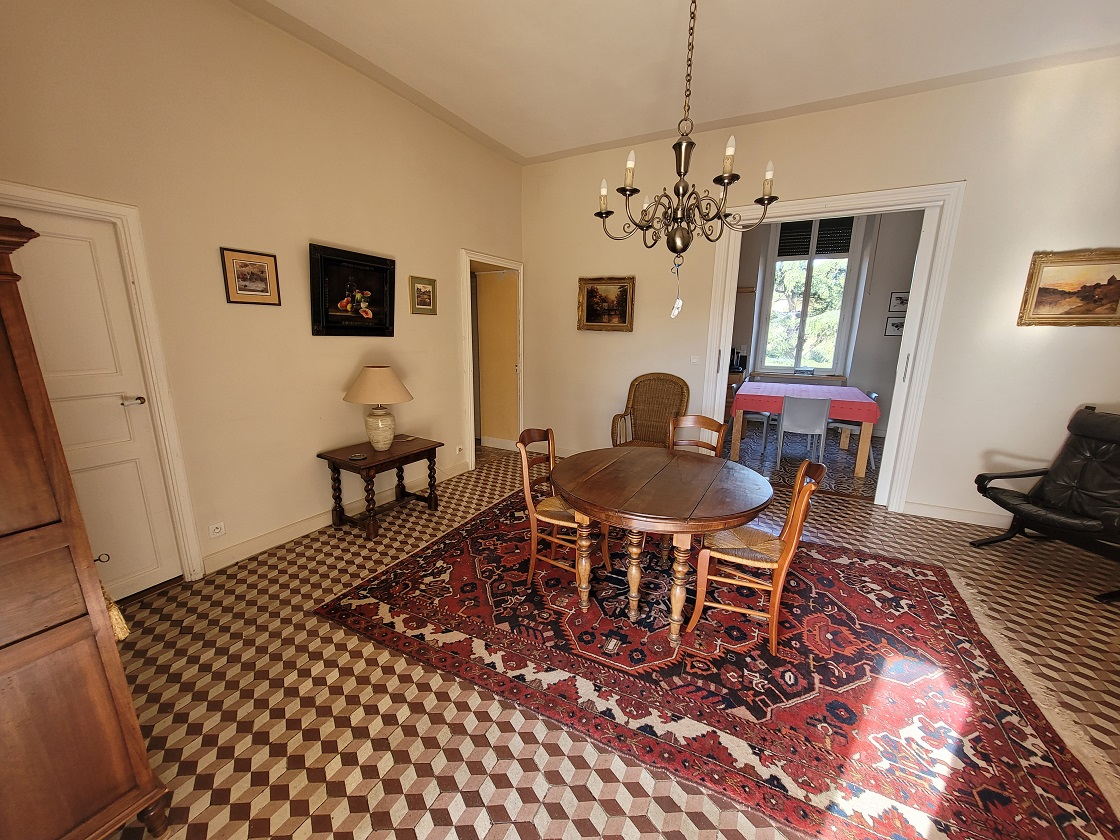 5-bedroom Detached House In Laurens, France (243 M²)